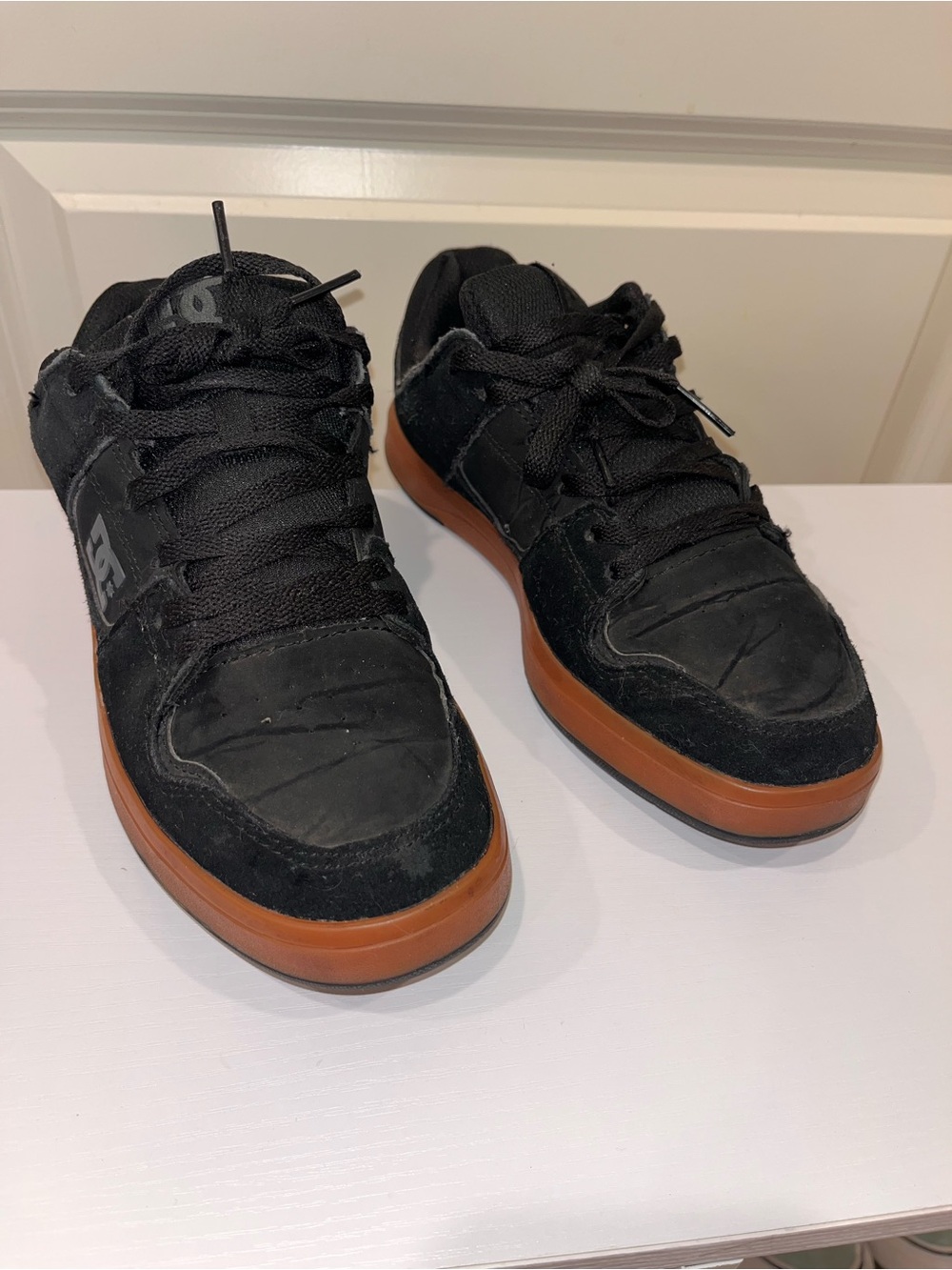 Dc shoes ADBS700090 leather upper youth size 6.5 skateboard shoes lace up